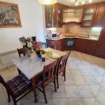 In 27284 Apartman *