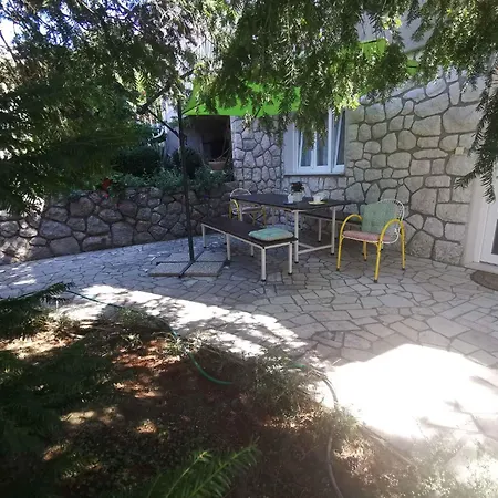 Apartment In 27284