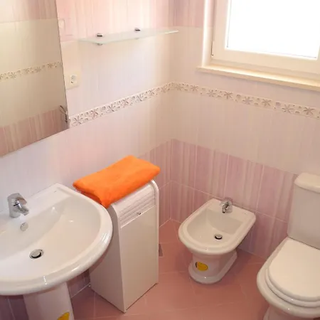 In 27284 Apartment