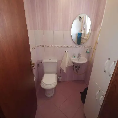 Apartment In 27284